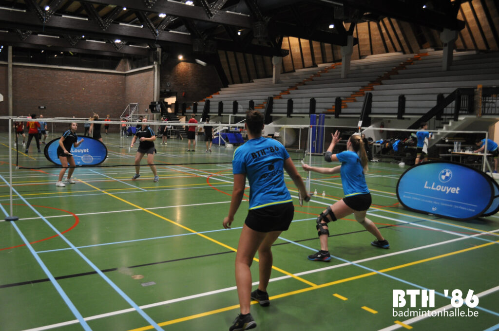 Badmintonteam Halle '86 Sponsor BMW L. Louyet Sportcomplex De Bres Frauke Behets Xenia Behets